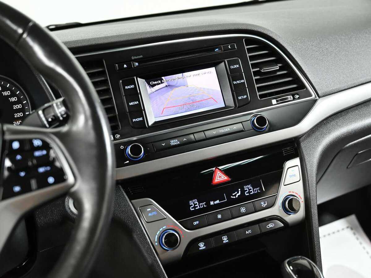 Hyundai Elantra 2018 года с пробегом. Фото: #5