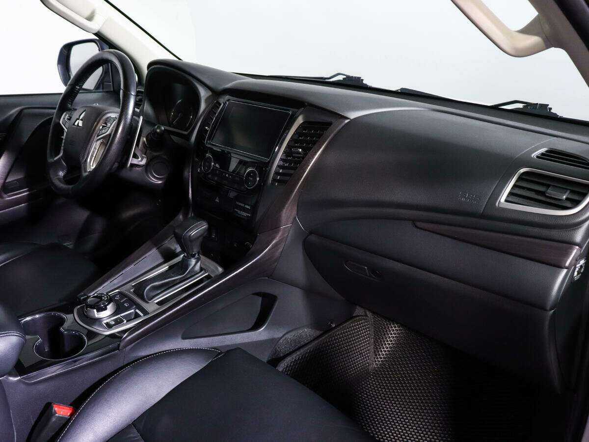 Mitsubishi Pajero Sport 2018 года с пробегом. Фото: #5