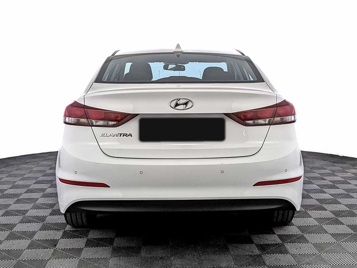 Hyundai Elantra 2018 года с пробегом. Фото: #5