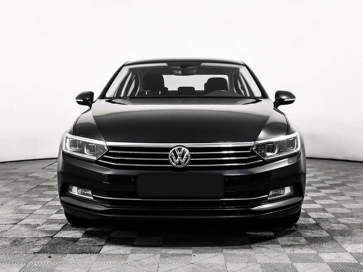 Volkswagen Passat 2018 года с пробегом. Фото: #1