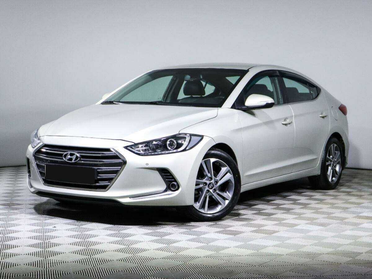 Hyundai Elantra 2018 года с пробегом. Посмотреть фото