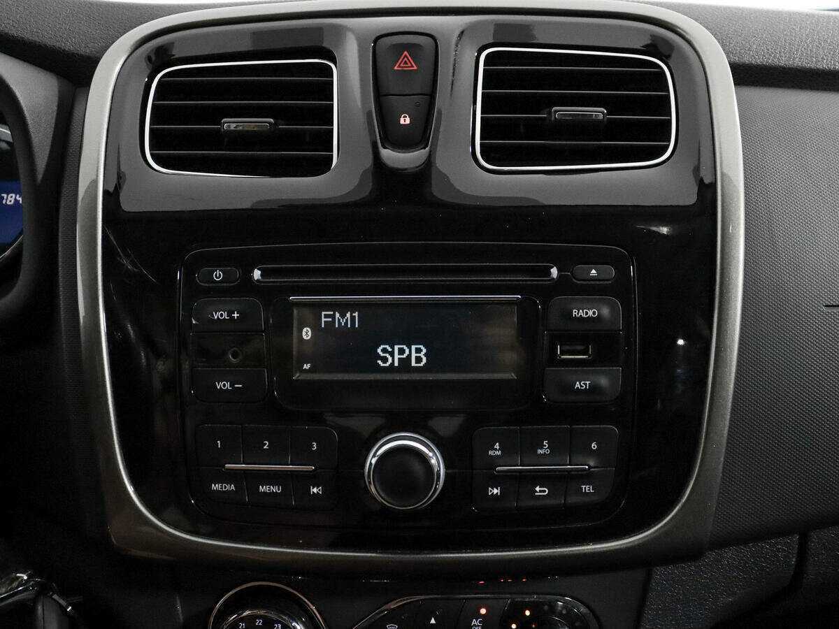 Renault Sandero 2015 года с пробегом. Фото: #10