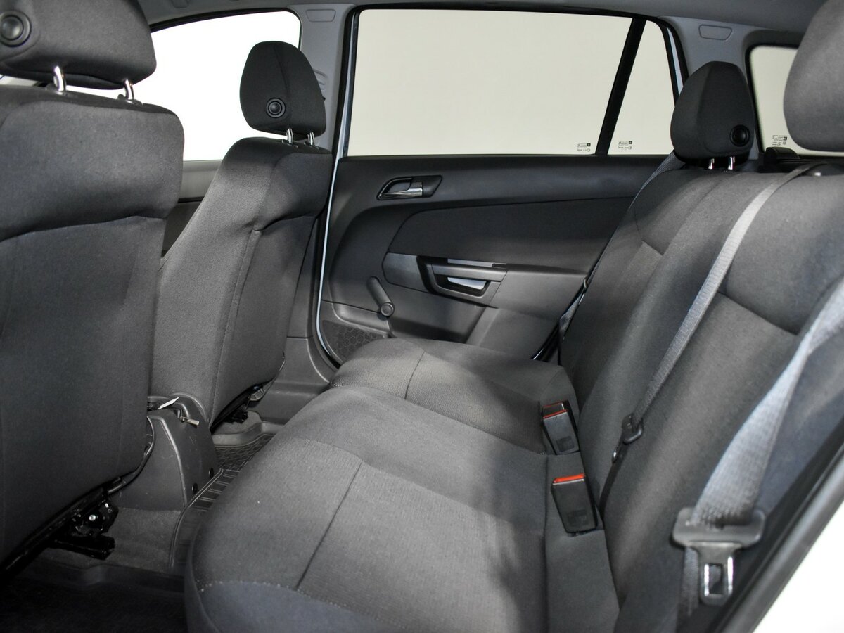 Opel Astra 2013 года с пробегом. Фото: #9