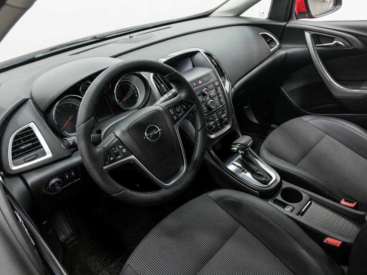 Opel Astra 2013 года с пробегом. Фото: #12