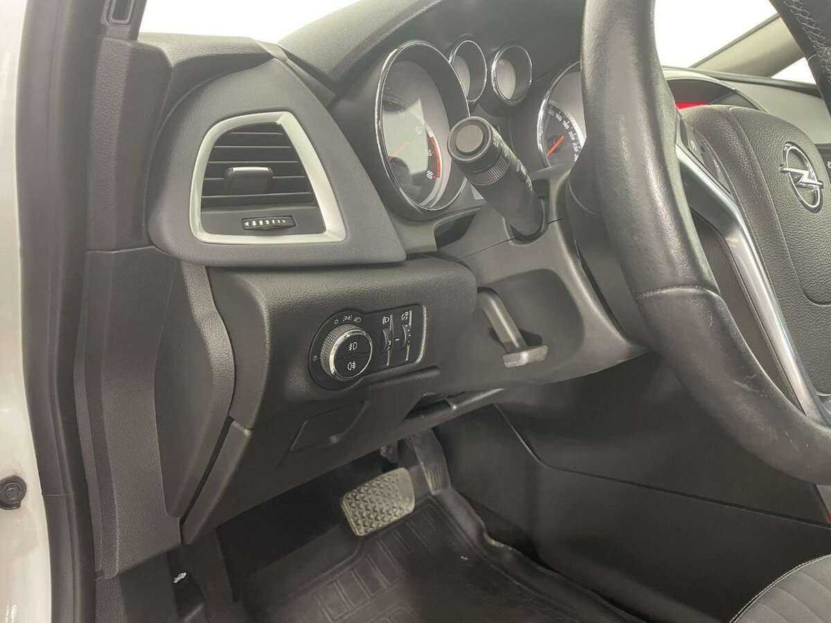 Opel Astra 2013 года с пробегом. Фото: #8