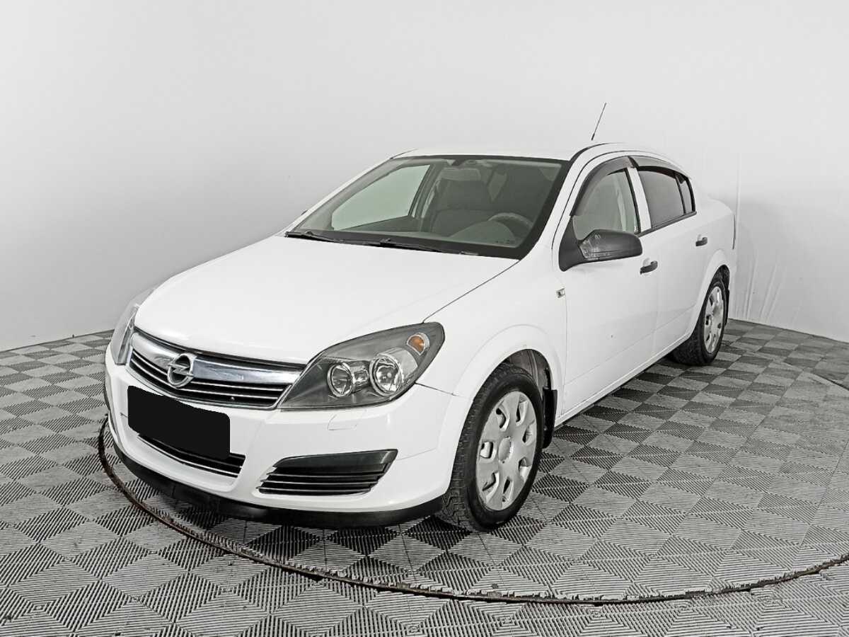Opel Astra 2013 года с пробегом. Посмотреть фото