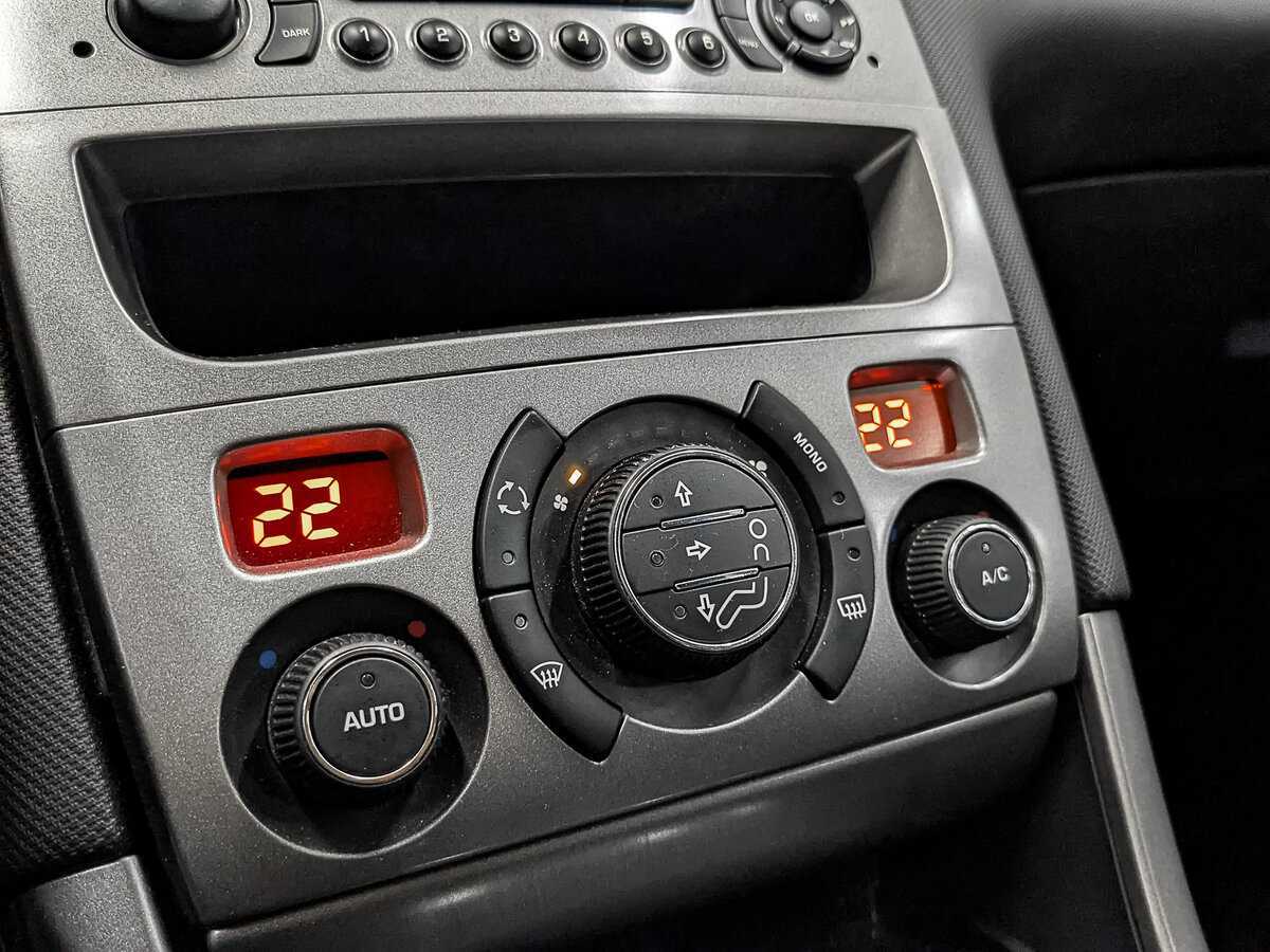 Peugeot 308 2012 года с пробегом. Фото: #22