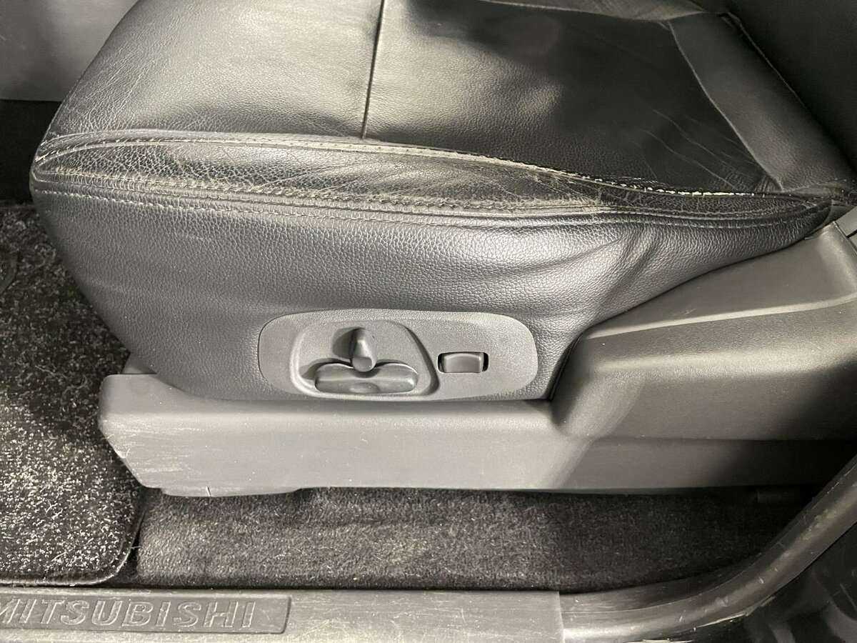 Mitsubishi Pajero 2012 года с пробегом. Фото: #9