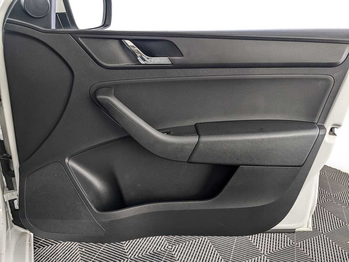 Skoda Rapid 2015 года с пробегом. Фото: #20