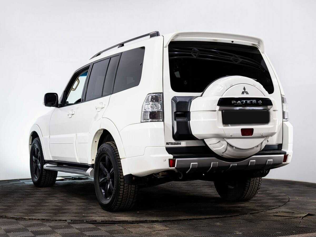 Mitsubishi Pajero 2013 года с пробегом. Фото: #3