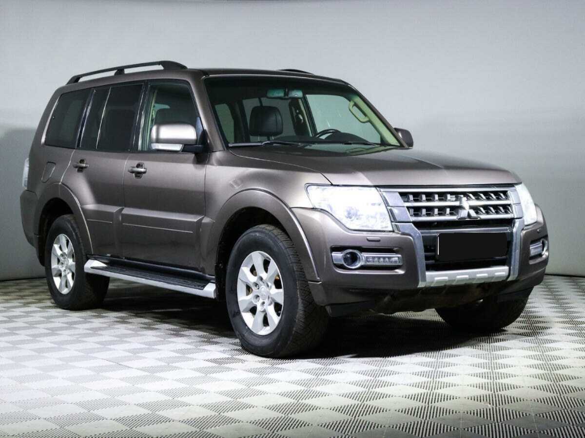 Mitsubishi Pajero 2014 года с пробегом. Фото: #2