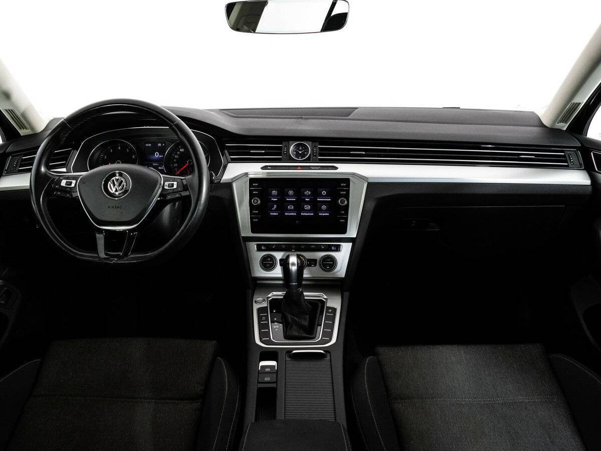 Volkswagen Passat 2018 года с пробегом. Фото: #8