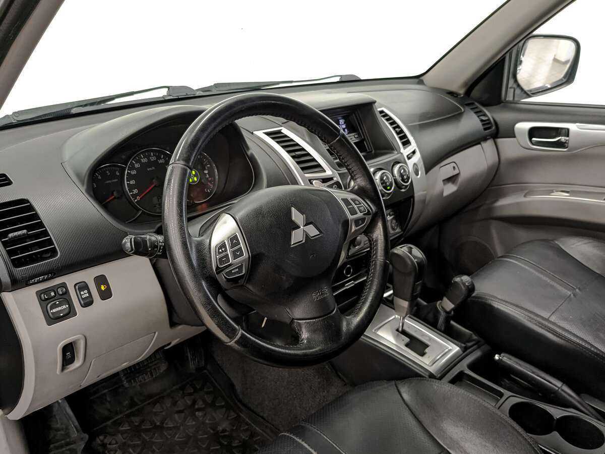 Mitsubishi Pajero Sport 2012 года с пробегом. Фото: #10