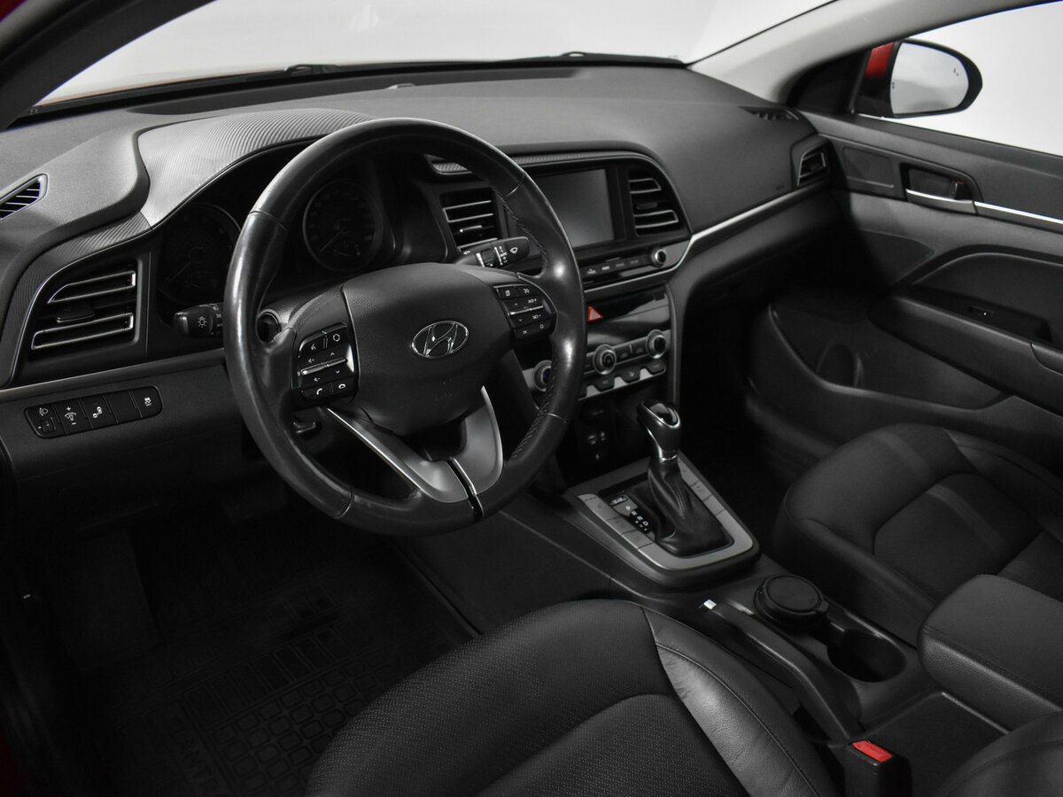 Hyundai Elantra 2019 года с пробегом. Фото: #6