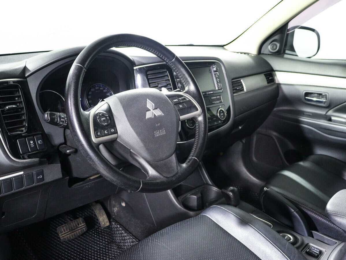 Mitsubishi Outlander 2012 года с пробегом. Фото: #13