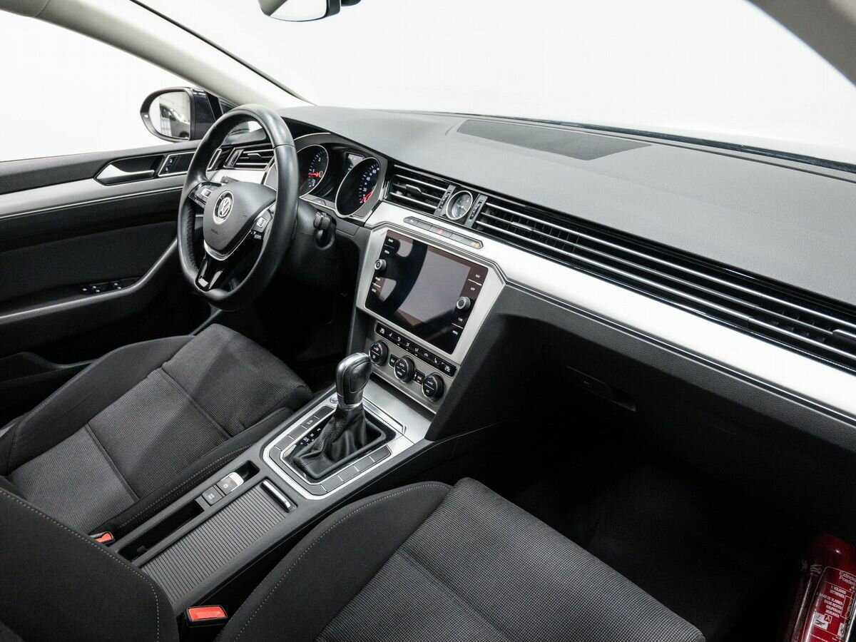Volkswagen Passat 2018 года с пробегом. Фото: #6