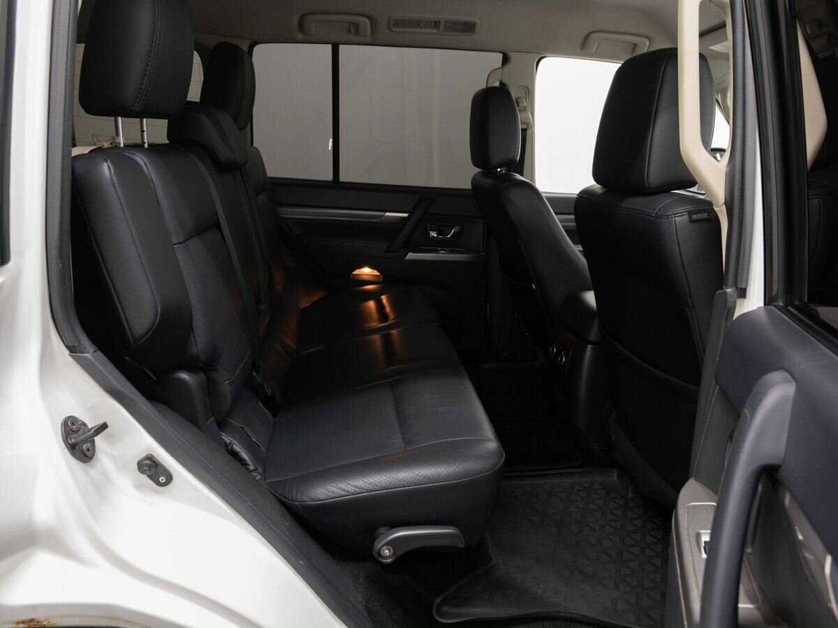 Mitsubishi Pajero 2013 года с пробегом. Фото: #10