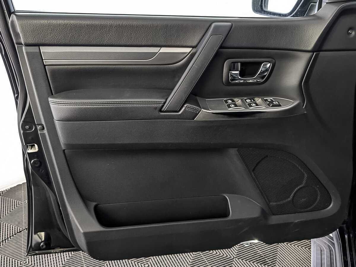 Mitsubishi Pajero 2013 года с пробегом. Фото: #18