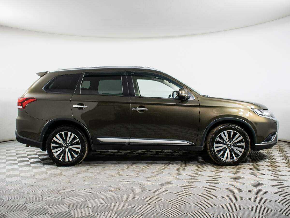 Mitsubishi Outlander 2018 года с пробегом. Посмотреть фото