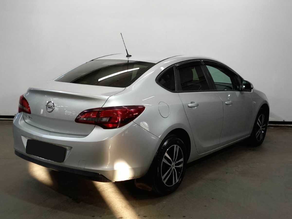 Opel Astra 2012 года с пробегом. Фото: #4