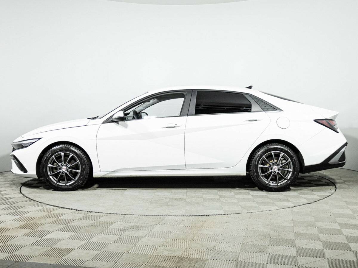 Hyundai Elantra 2023 года с пробегом. Фото: #7