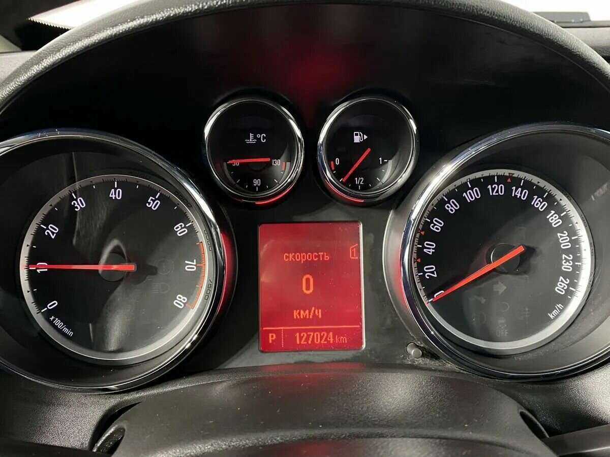 Opel Astra 2013 года с пробегом. Фото: #16