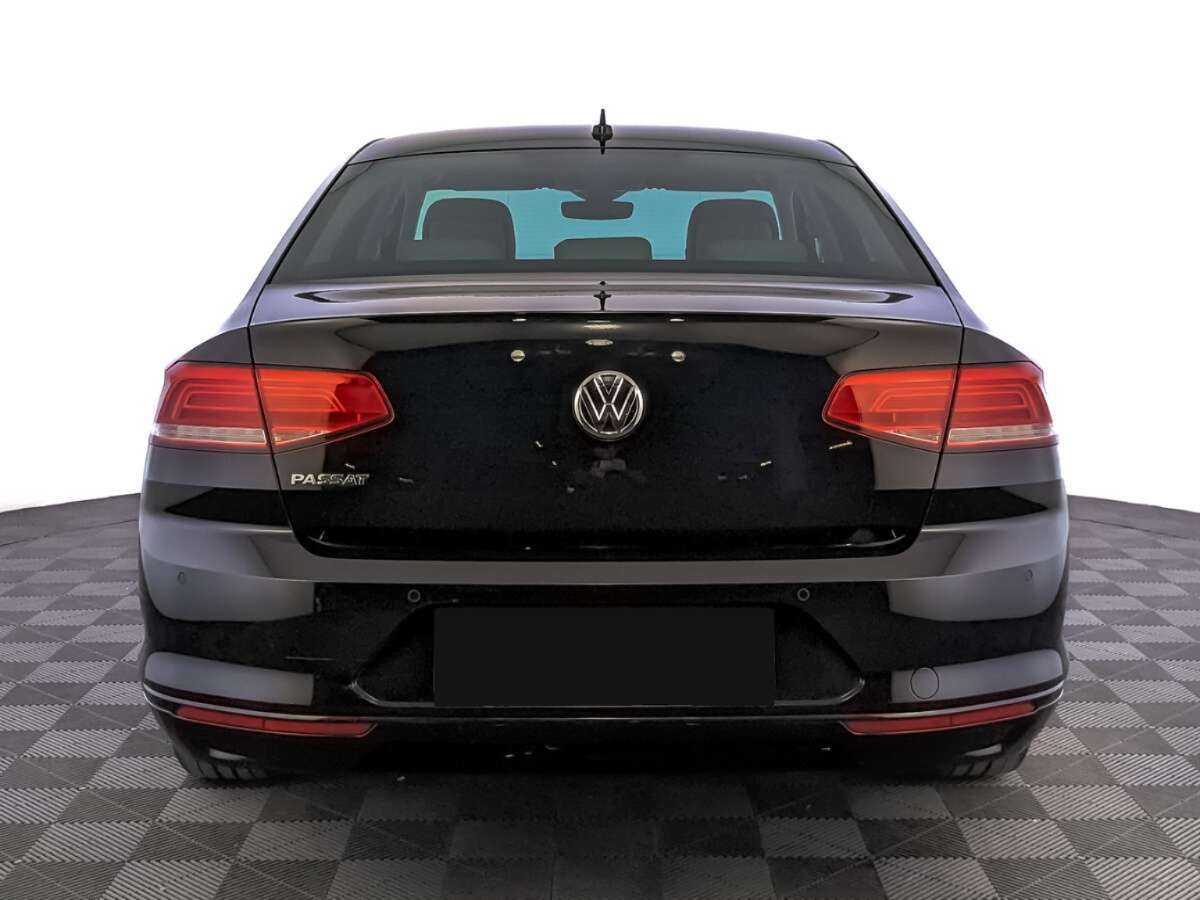 Volkswagen Passat 2018 года с пробегом. Фото: #5