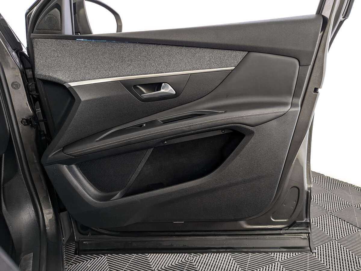 Peugeot 3008 2018 года с пробегом. Фото: #18