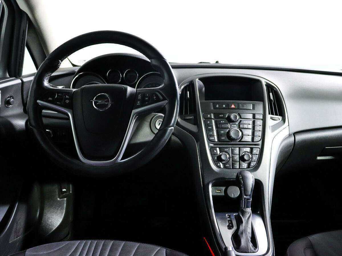 Opel Astra 2014 года с пробегом. Фото: #9