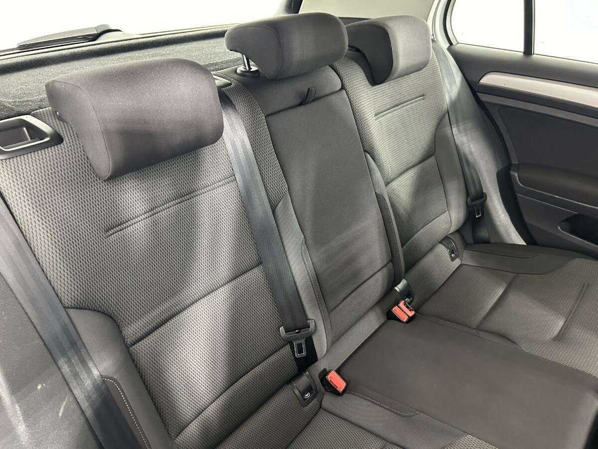 Volkswagen Golf 2015 года с пробегом. Фото: #14