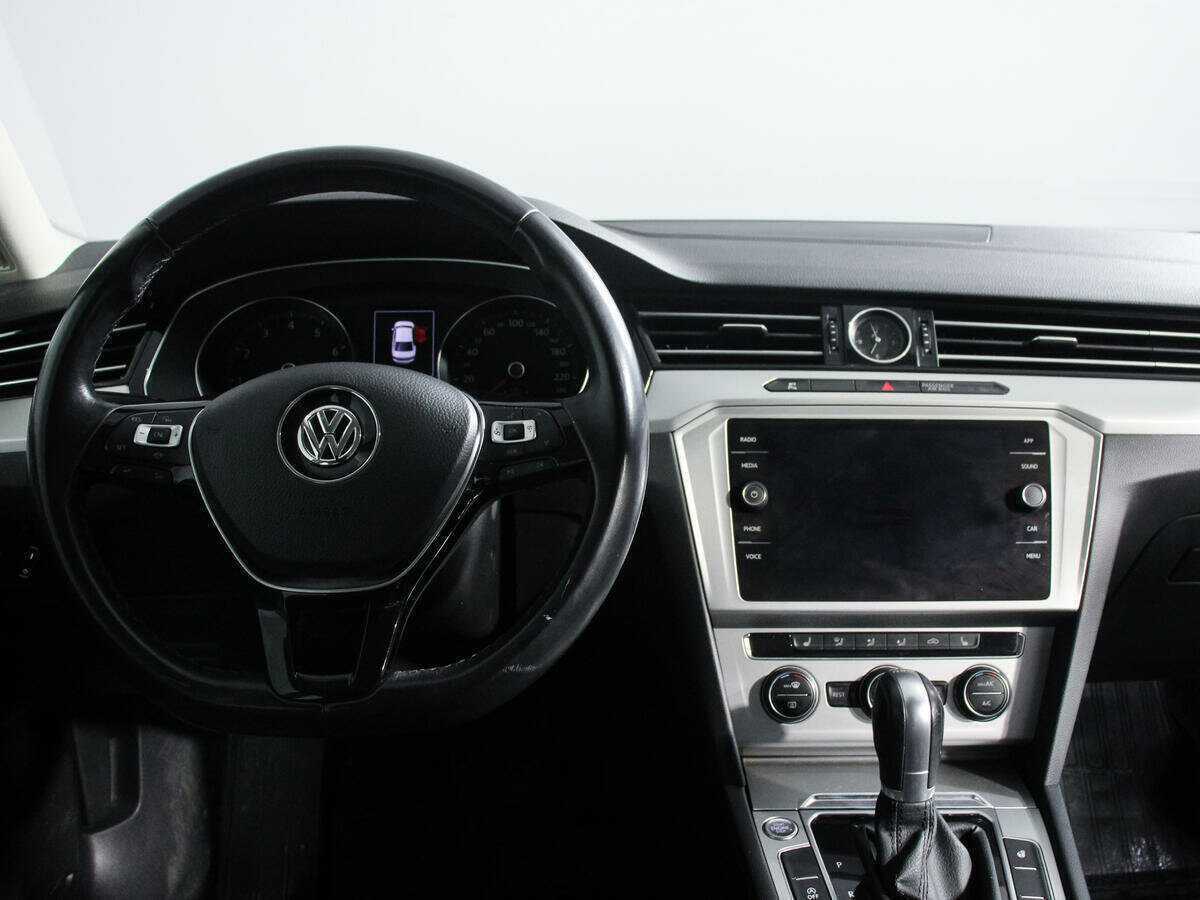 Volkswagen Passat 2018 года с пробегом. Фото: #11