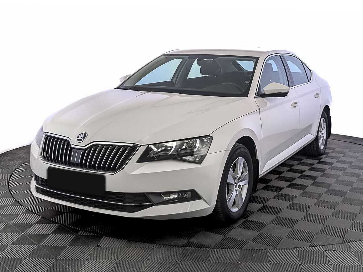 Skoda Superb 2017 года с пробегом. Посмотреть фото