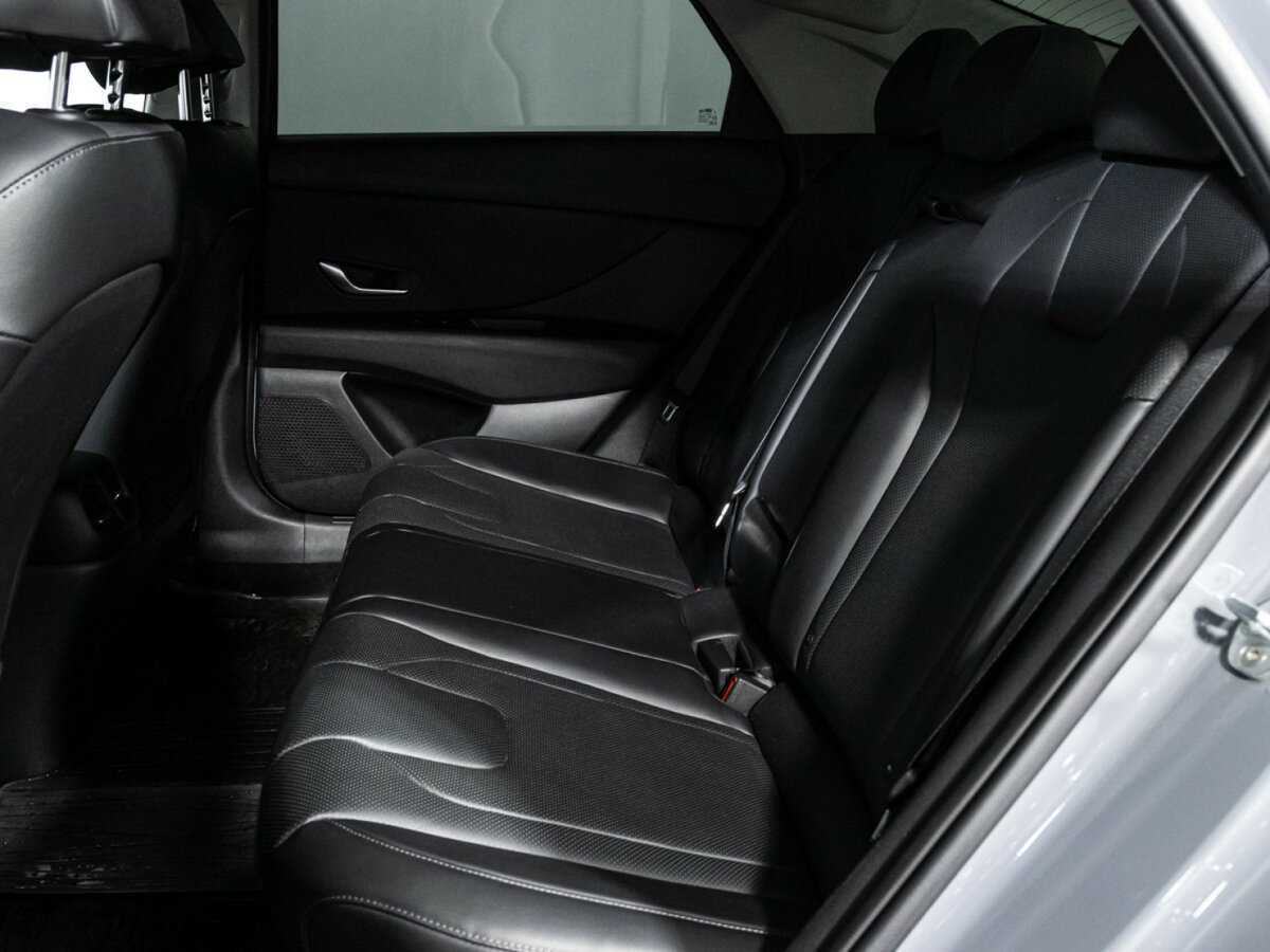 Hyundai Elantra 2021 года с пробегом. Фото: #9