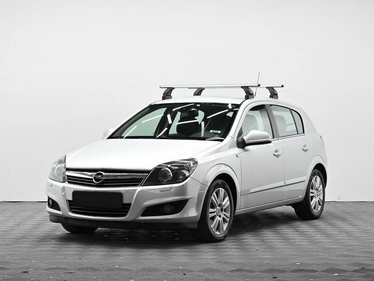 Opel Astra 2012 года с пробегом. Посмотреть фото