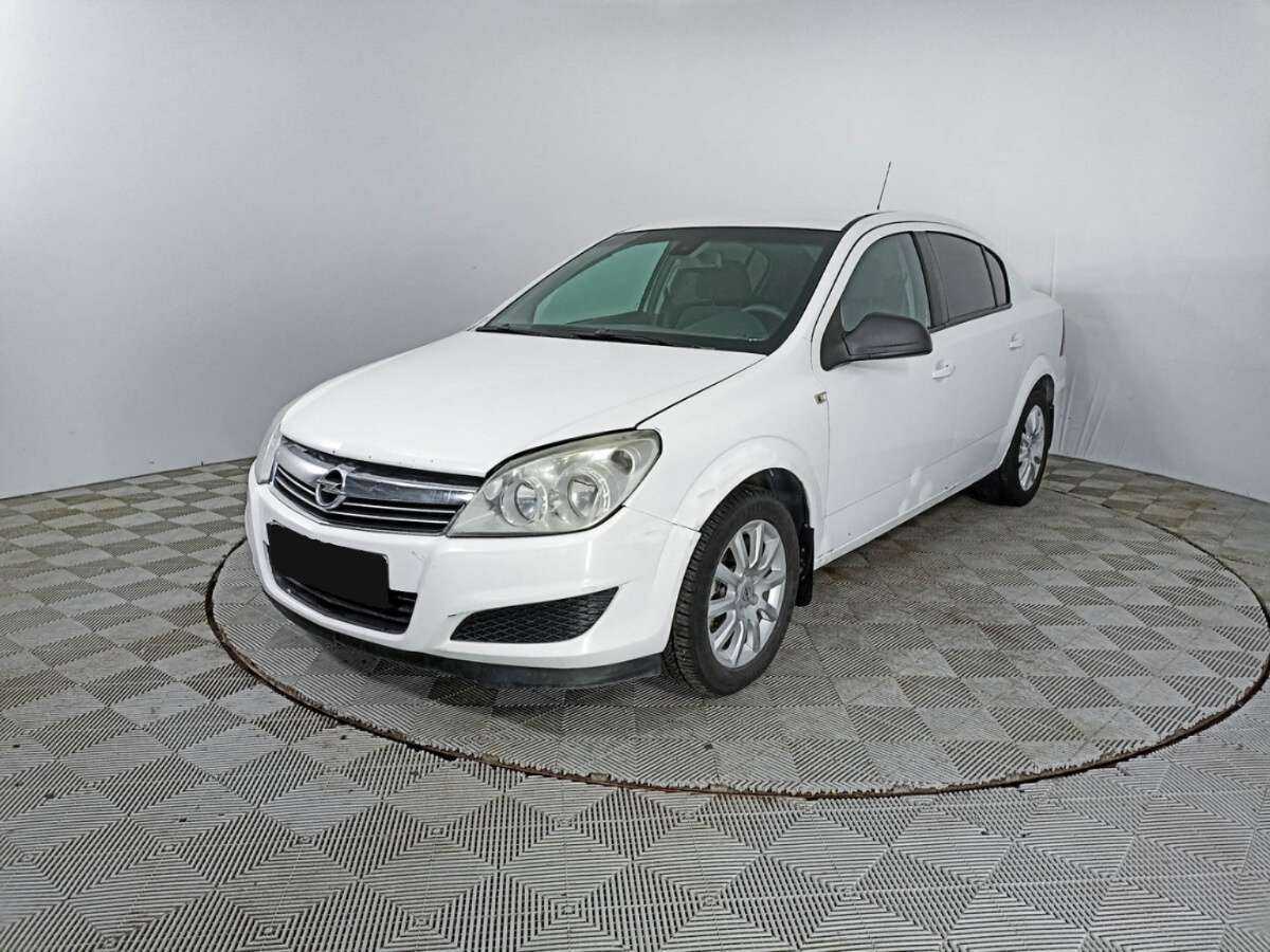Opel Astra 2013 года с пробегом. Фото: #0