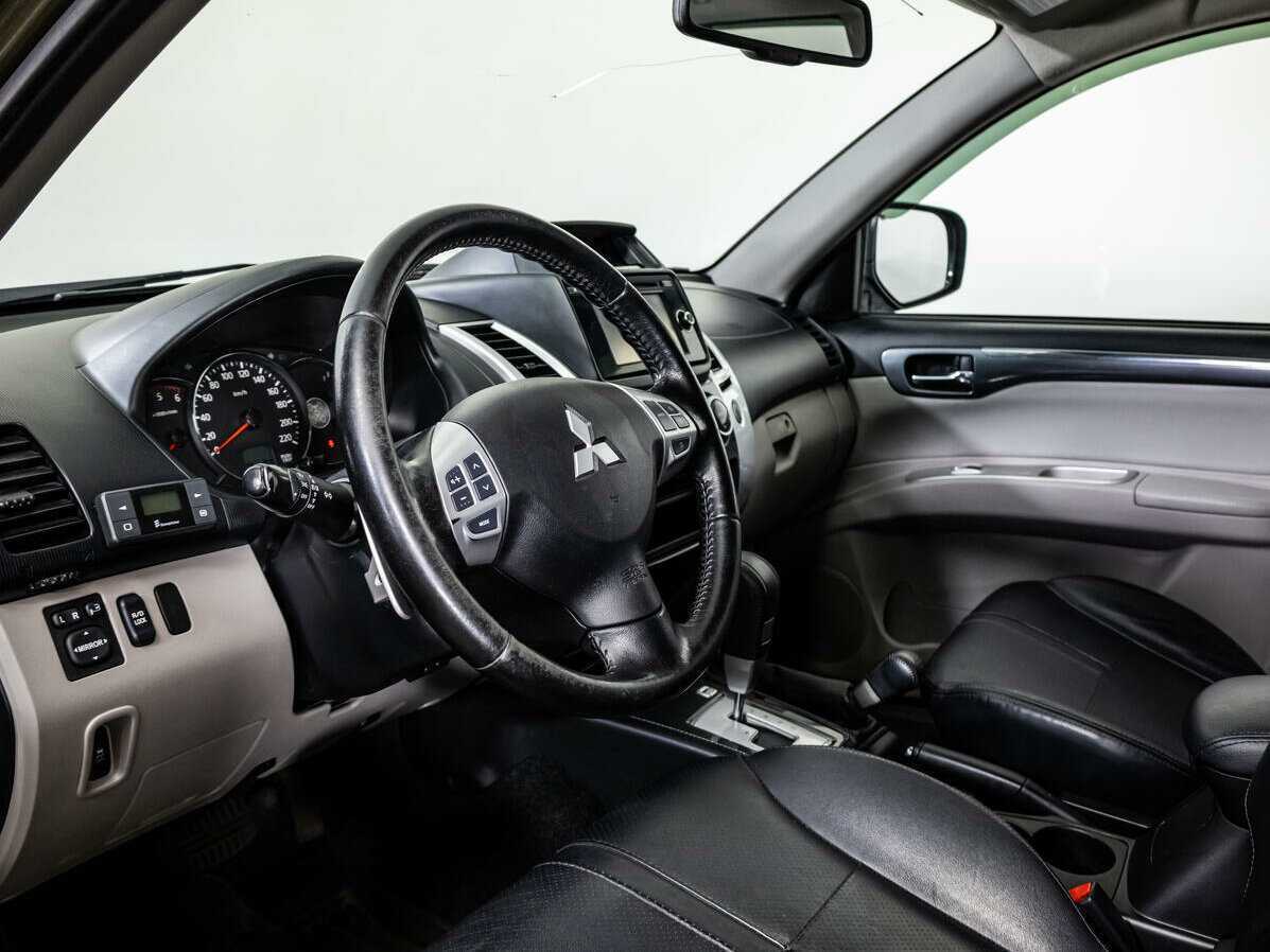 Mitsubishi Pajero Sport 2015 года с пробегом. Фото: #10
