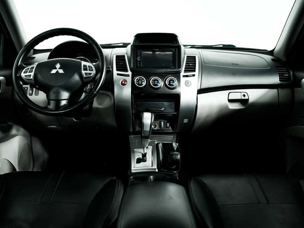Mitsubishi Pajero Sport 2014 года с пробегом. Фото: #10