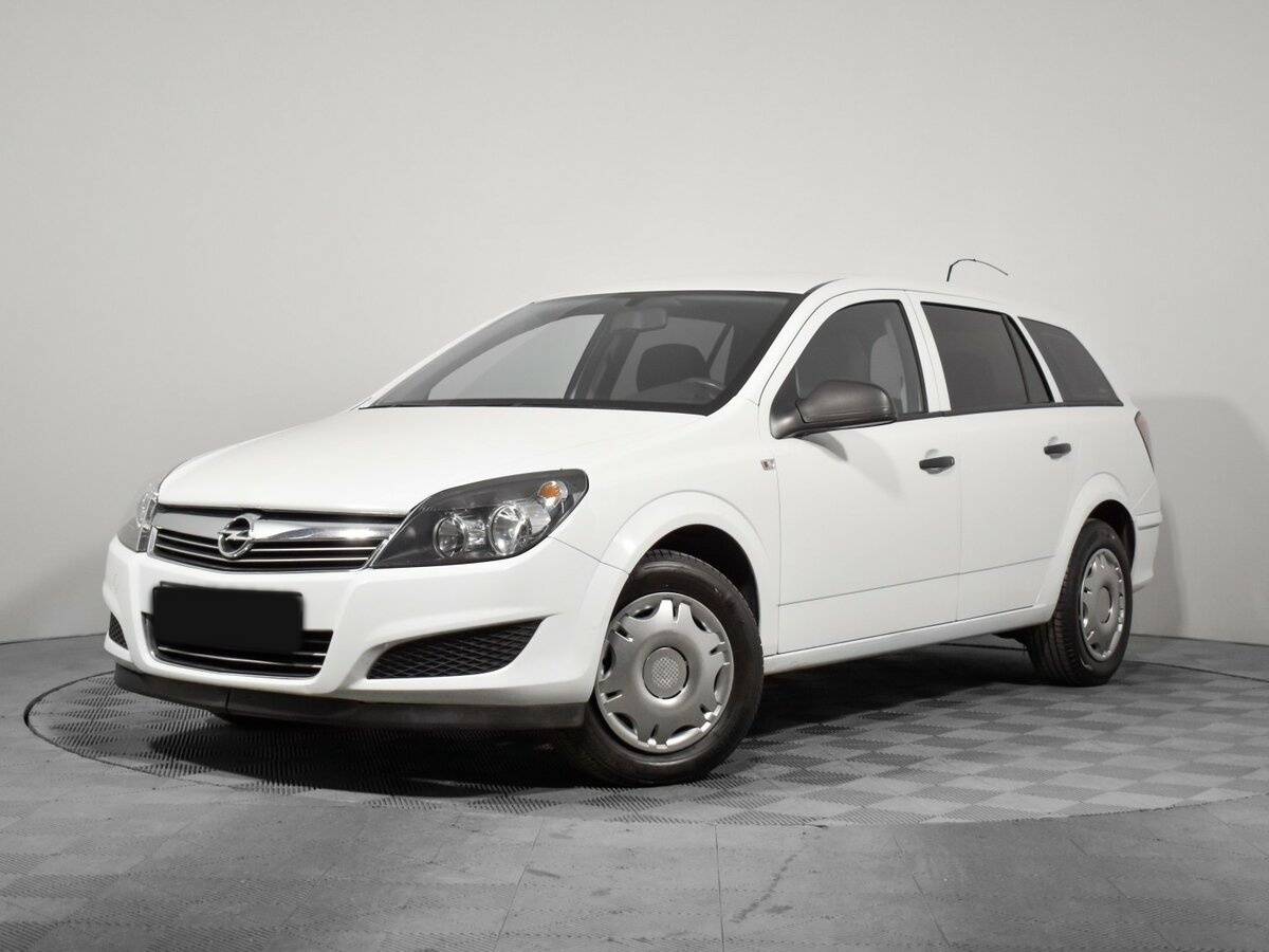 Opel Astra 2013 года с пробегом. Посмотреть фото