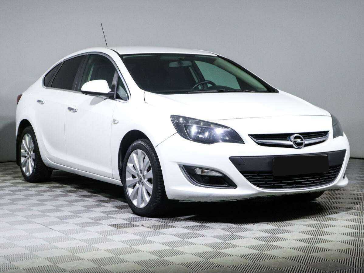 Opel Astra 2014 года с пробегом. Фото: #2