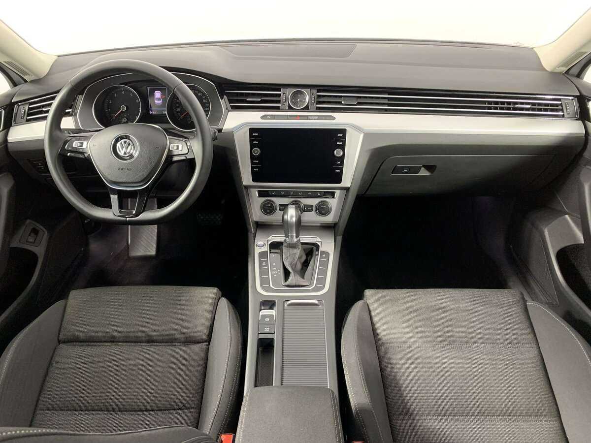 Volkswagen Passat 2019 года с пробегом. Фото: #12