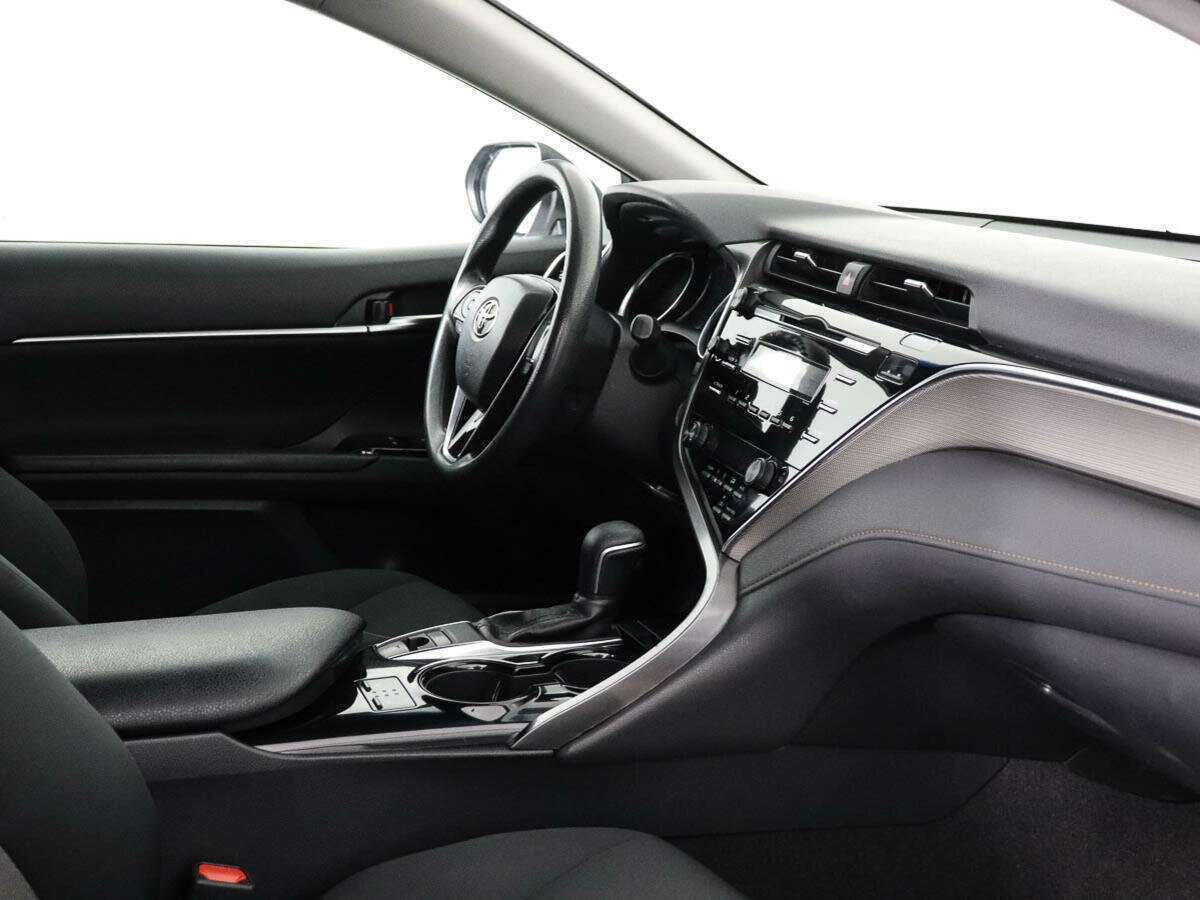 Toyota Camry 2020 года с пробегом. Фото: #6