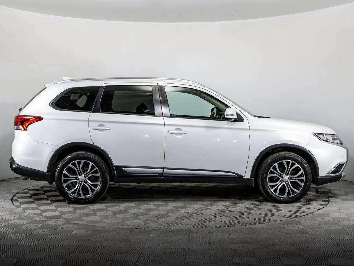 Mitsubishi Outlander 2018 года с пробегом. Фото: #3