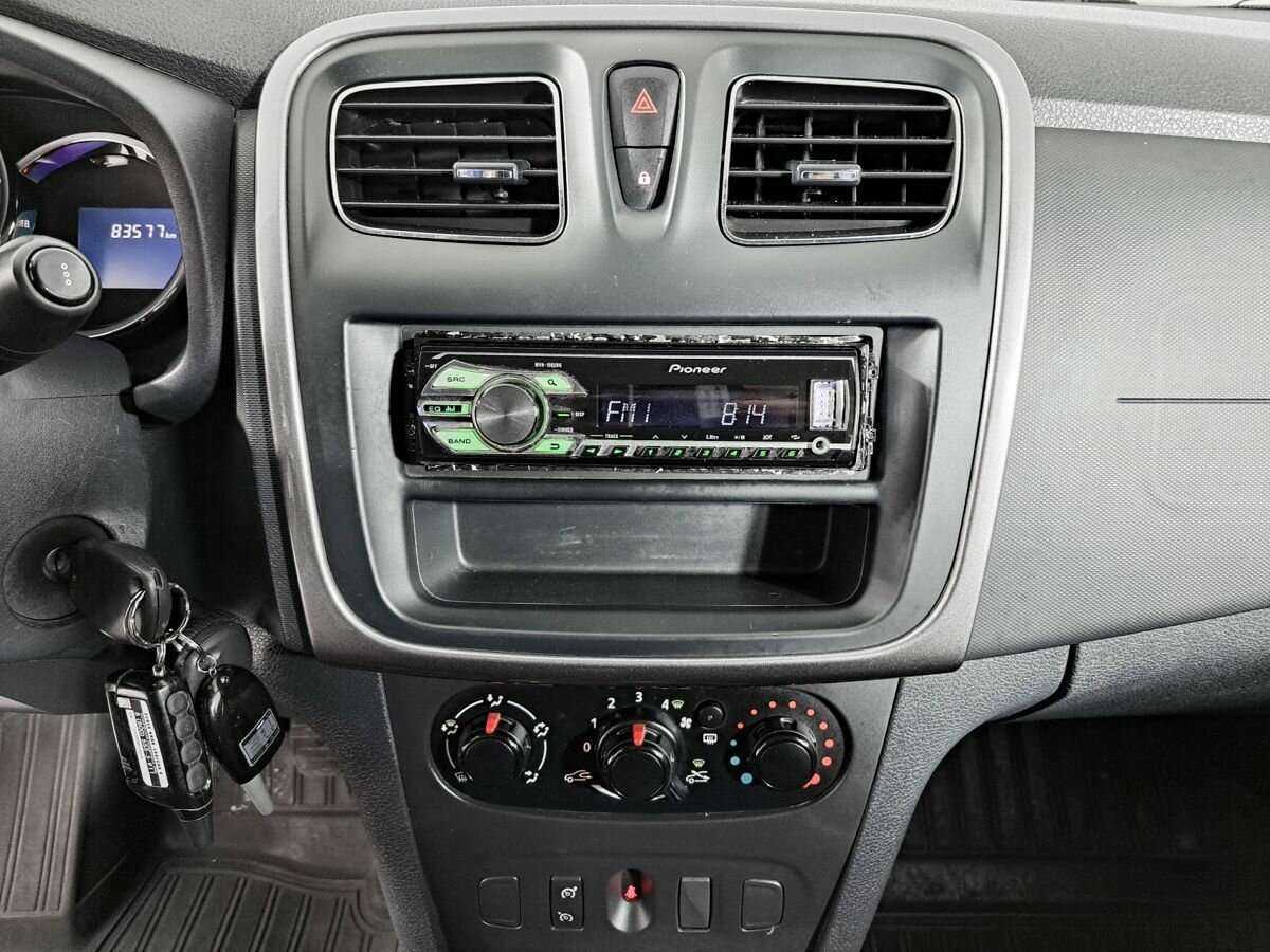 Renault Sandero 2015 года с пробегом. Фото: #12