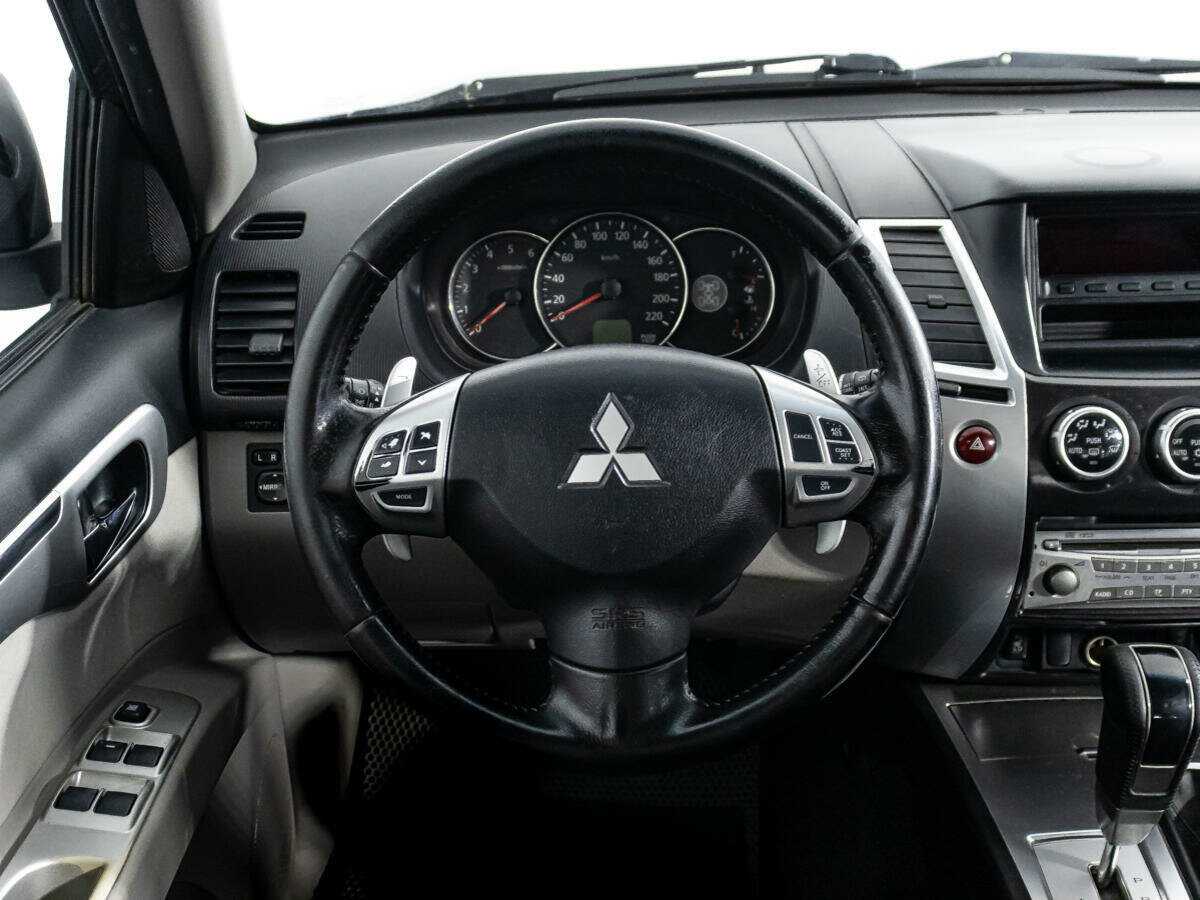 Mitsubishi Pajero Sport 2012 года с пробегом. Фото: #12