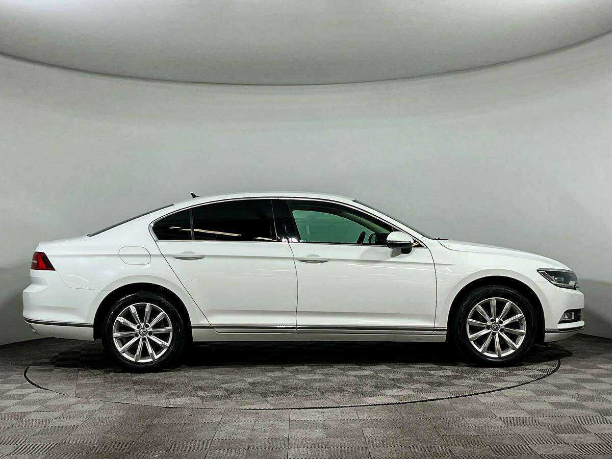 Volkswagen Passat 2017 года с пробегом. Фото: #3