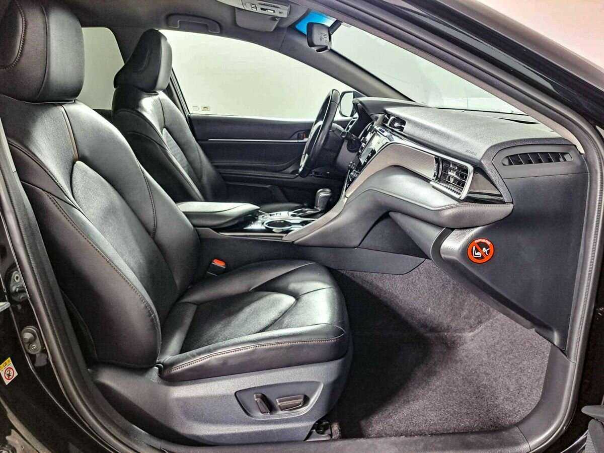 Toyota Camry 2018 года с пробегом. Фото: #8