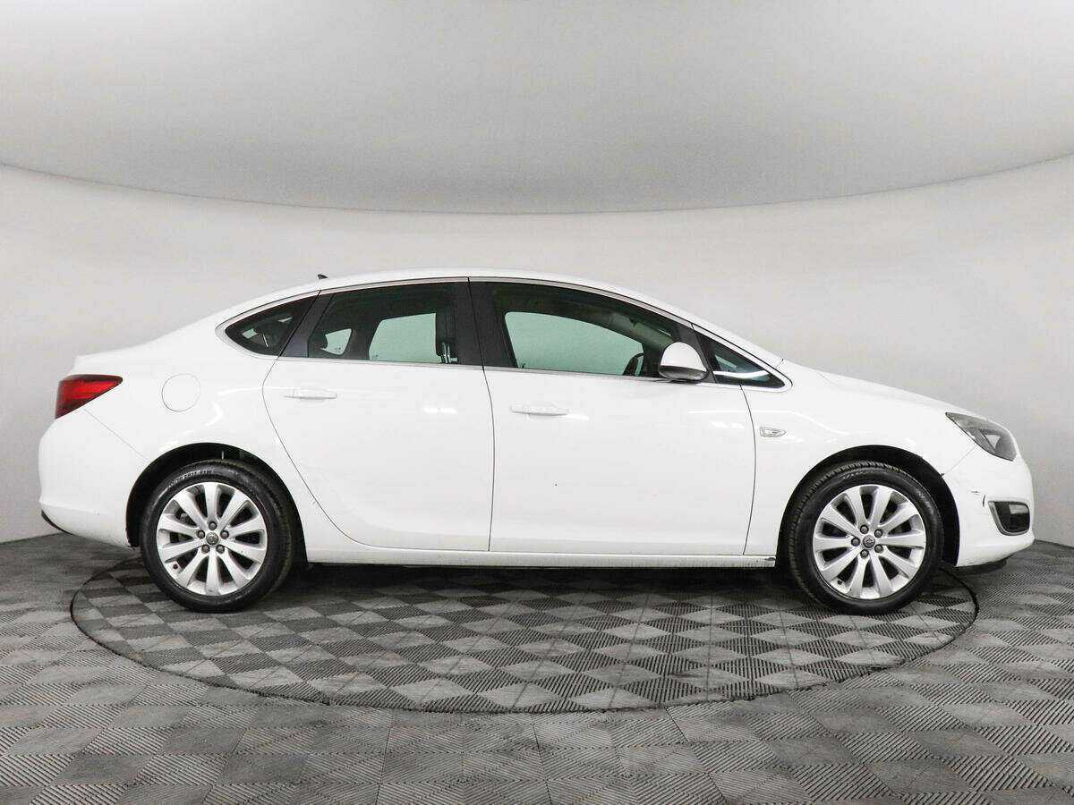 Opel Astra 2014 года с пробегом. Фото: #3