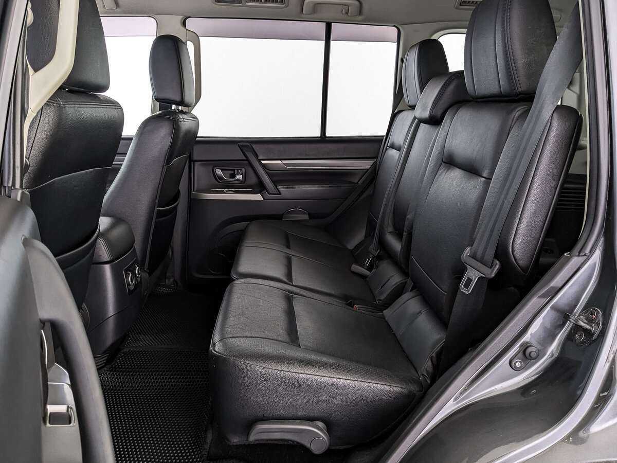 Mitsubishi Pajero 2013 года с пробегом. Фото: #17