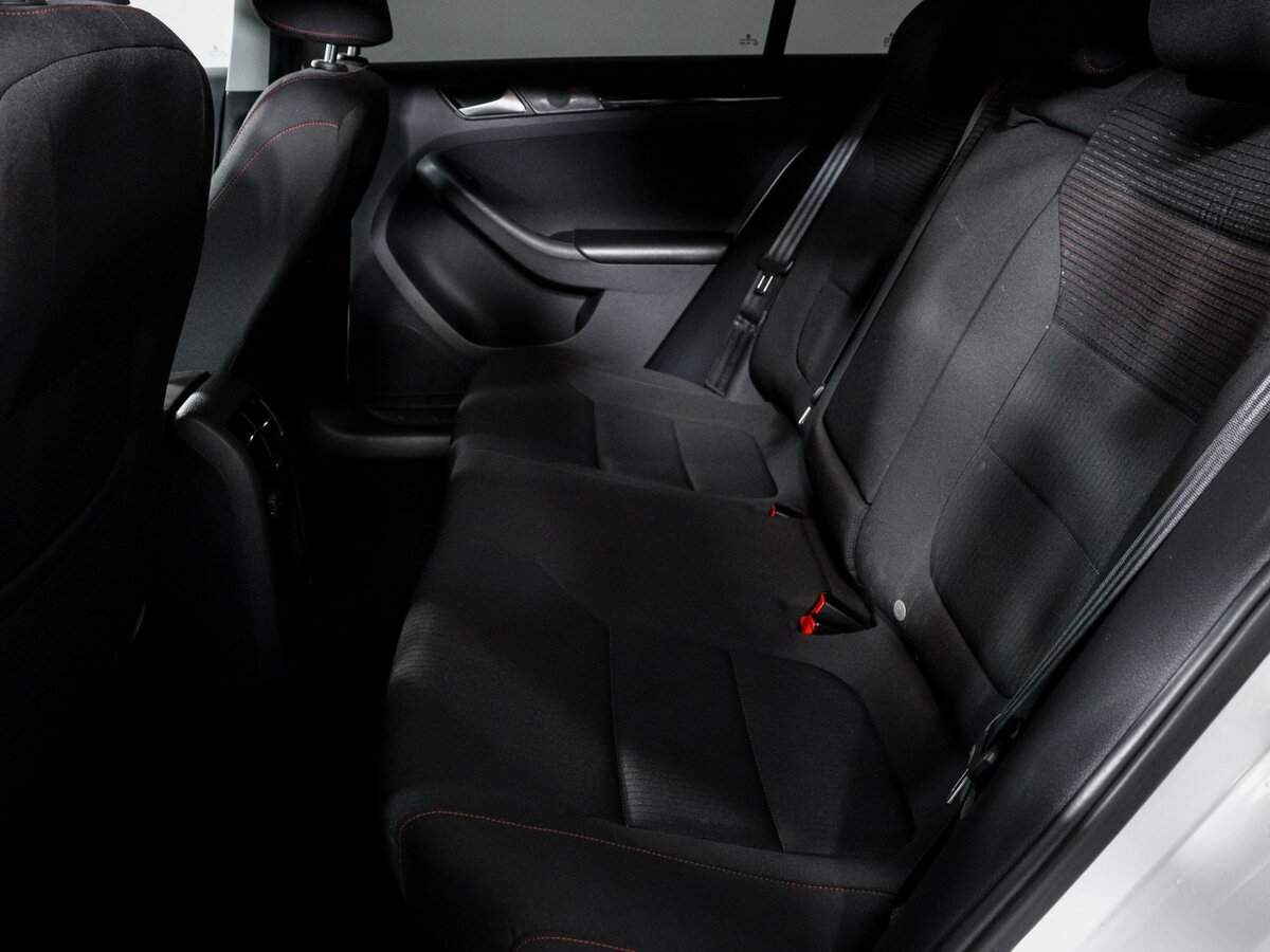 Volkswagen Jetta 2017 года с пробегом. Фото: #9