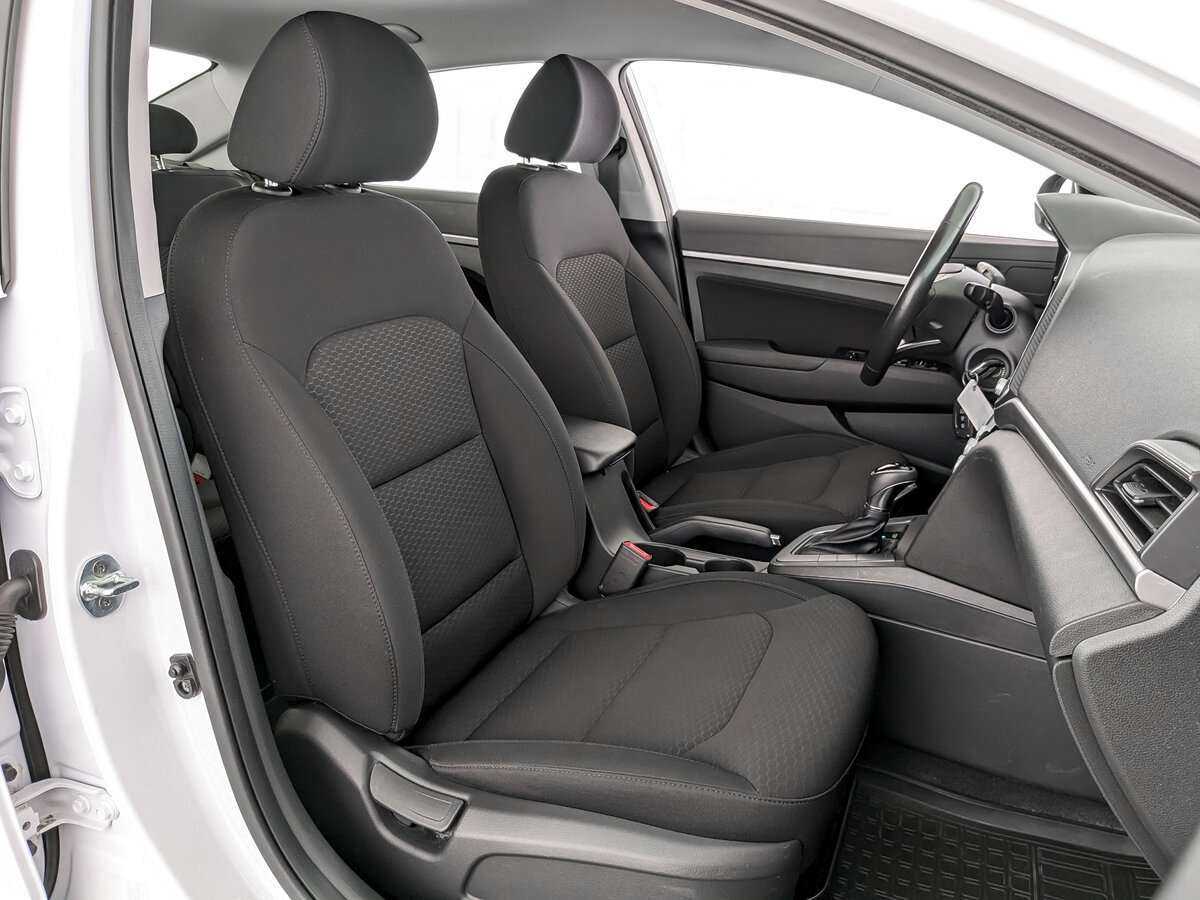 Hyundai Elantra 2020 года с пробегом. Фото: #18